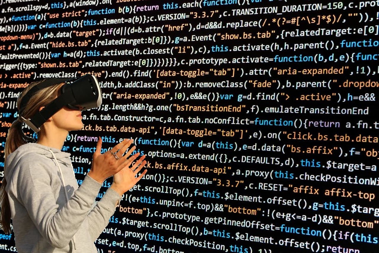 VRゴーグルをつけている人と、背景を埋め尽くすソースコード